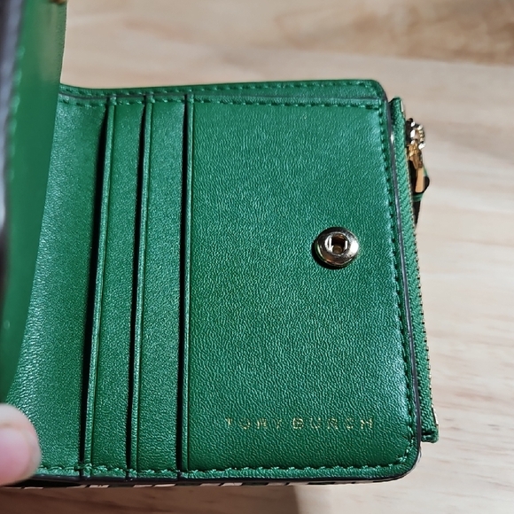 Tory Burch Green and White Wallet - Picture 3 of 14